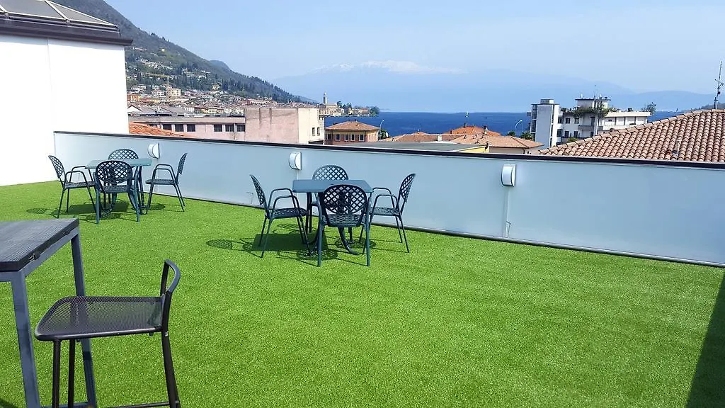 Lake Garda Hostel Salò Bed and Breakfast