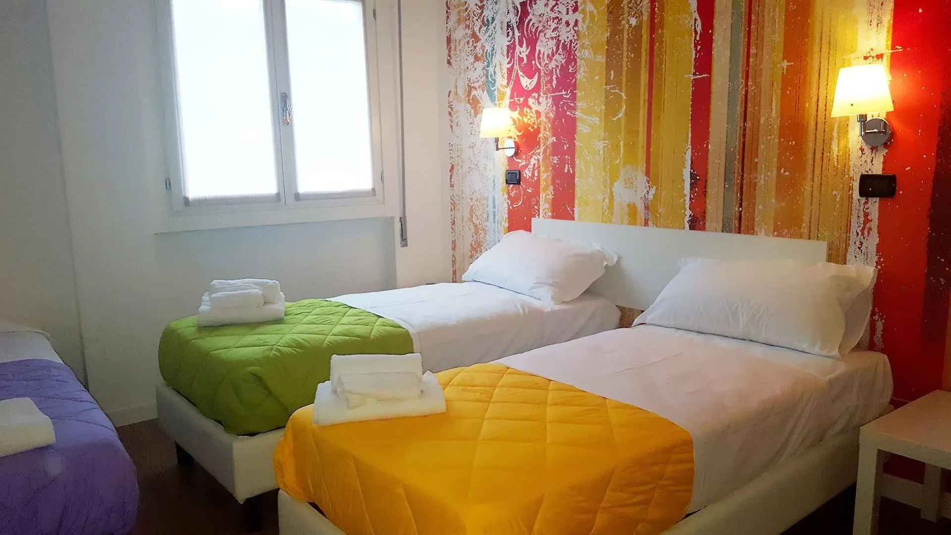 Lake Garda Hostel Salò 3*,
