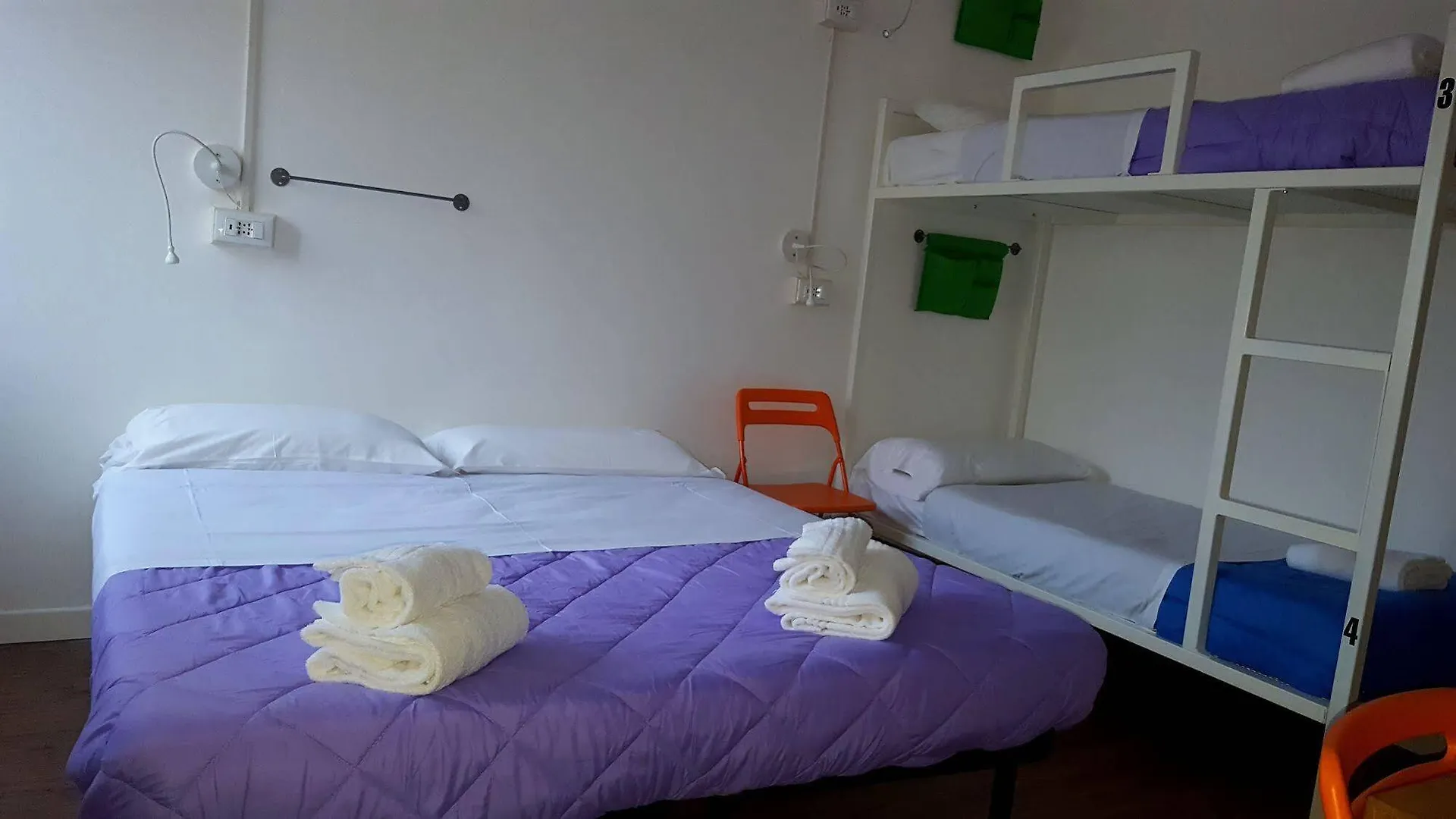 Lake Garda Hostel Salò Oda ve Kahvaltı