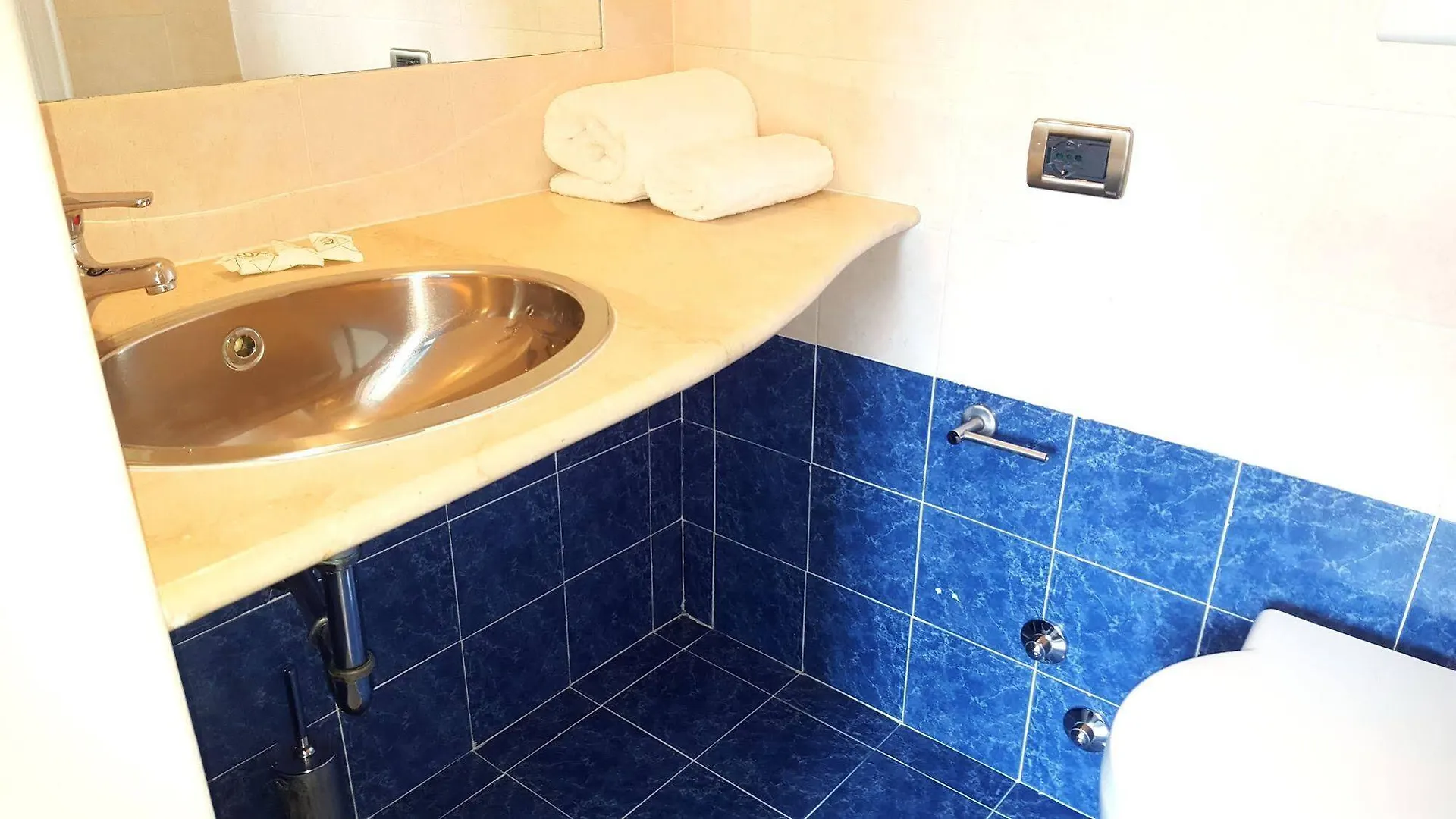 Lake Garda Hostel Salò Oda ve Kahvaltı