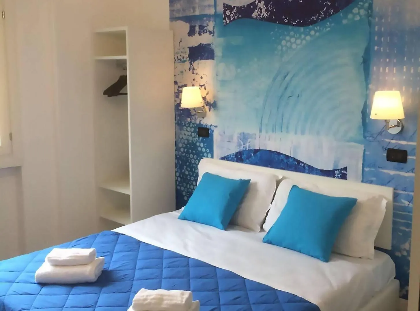 Lake Garda Hostel Salò 3*,