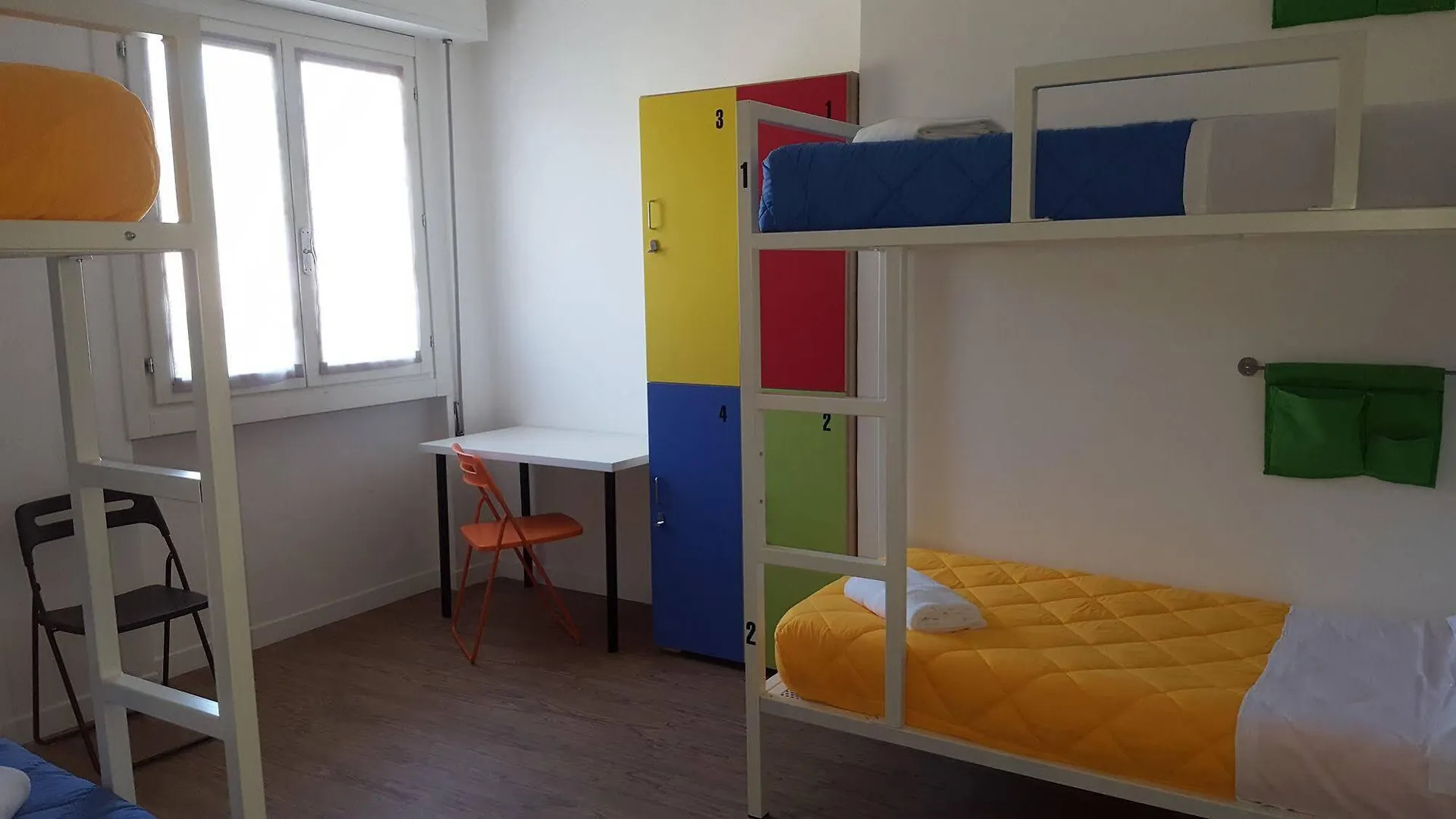 Lake Garda Hostel Salò Oda ve Kahvaltı