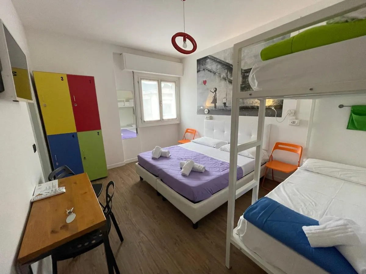 Lake Garda Hostel Salò 3*,
