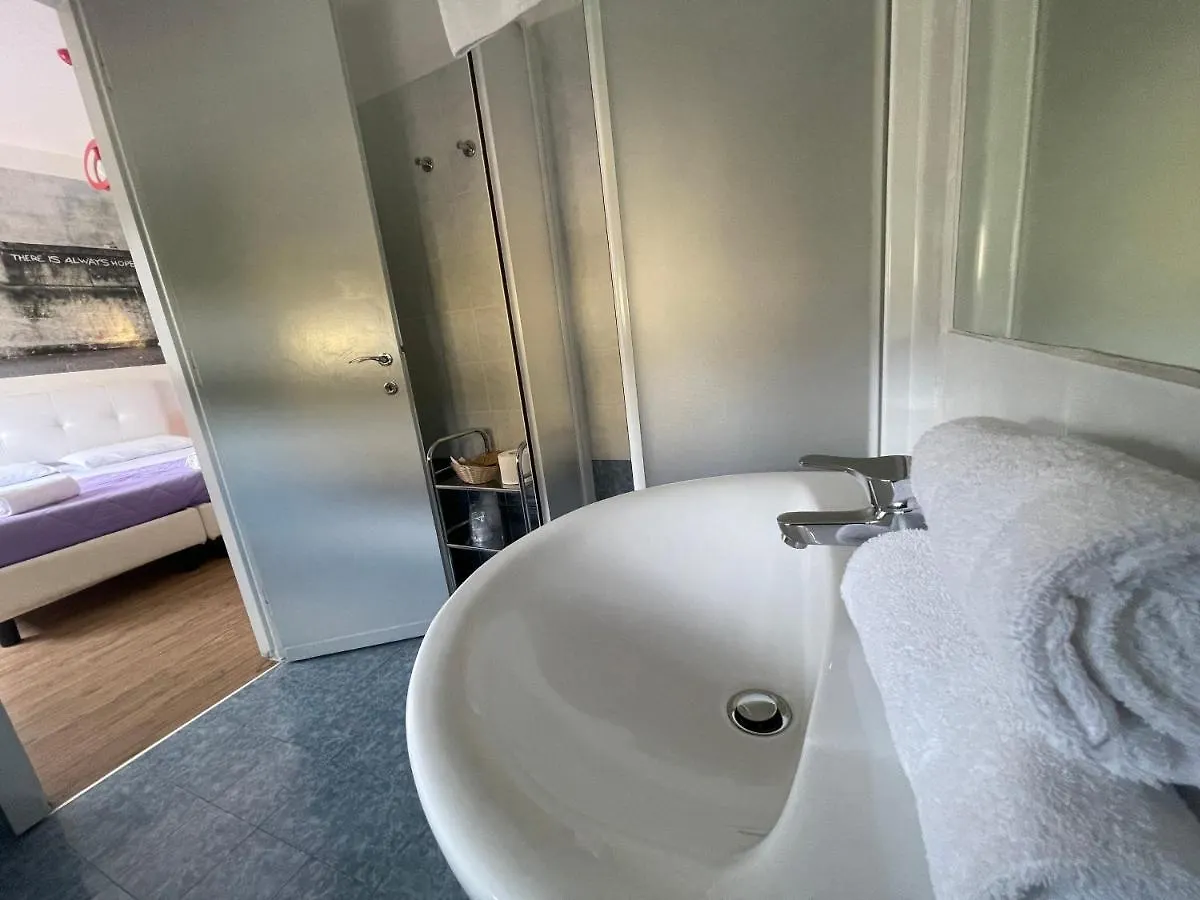 Lake Garda Hostel Salò 3*,  Olaszország