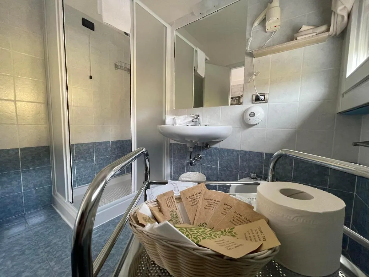 Lake Garda Hostel Salò Panzió