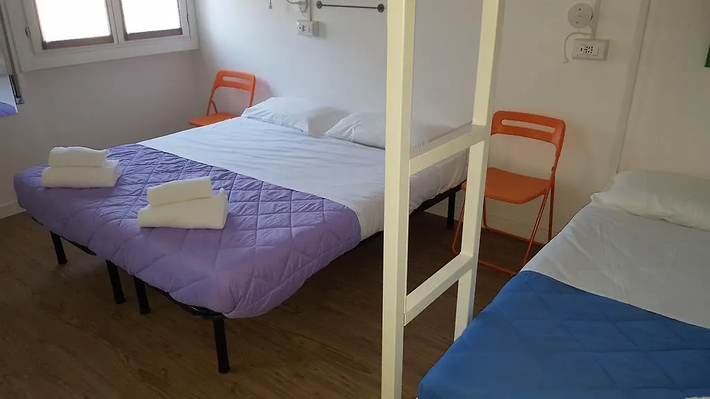 Lake Garda Hostel Salò Panzió